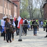 Młodzi uczestnicy Marszu Żywych w Auschwitz I