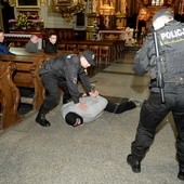 Policja w kościele