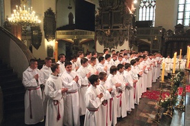 Liturgia nie jest nudna, czego dowodem ci ceremoniarze, którzy poświęcili rok życia, by zgłębiać jej tajniki