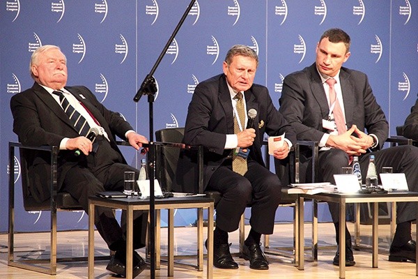  Lech Wałęsa, Leszek Balcerowicz  i Witalij Kliczko dyskutują na Kongresie