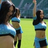 Pokaz futbolu amerykańskiego i cheerleaderek