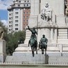 Madryt. Pomnik najbardziej znanego Hiszpana. Tylko... który jest znany bardziej ? :)