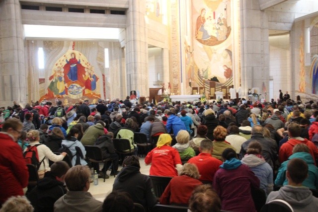 Pielgrzymi bielsko-żywieccy w bazylice św. Jana Pawła II