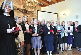 Parafialne i szkolne koła Caritas, zgromadzenia zakonne i pracownicy oraz wolontariusze płockiej Caritas otrzymali medale „In Caritate Servire”