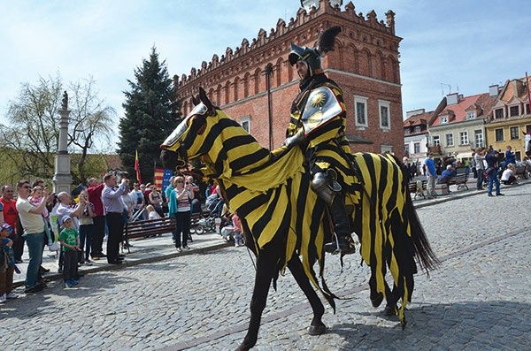  Wjazd Zawiszy Czarnego na sandomierski rynek