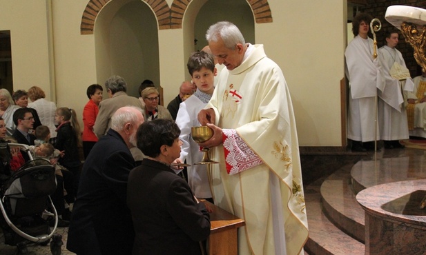 Ks. Franciszek Płonka od lat pomaga w duszapsterstwie księżom parafii Jezusa Chrystusa Odkupiciela Człowieka