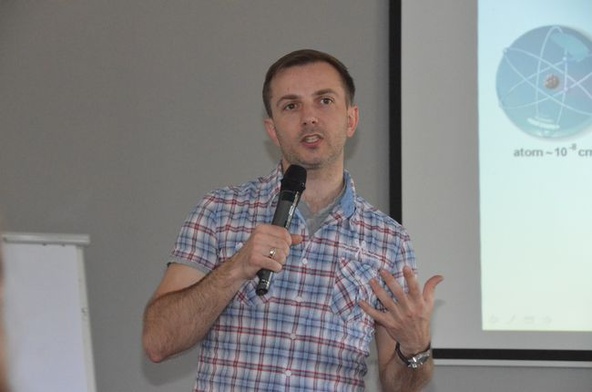 Wykład poprowadził dr Tomasz Rożek
