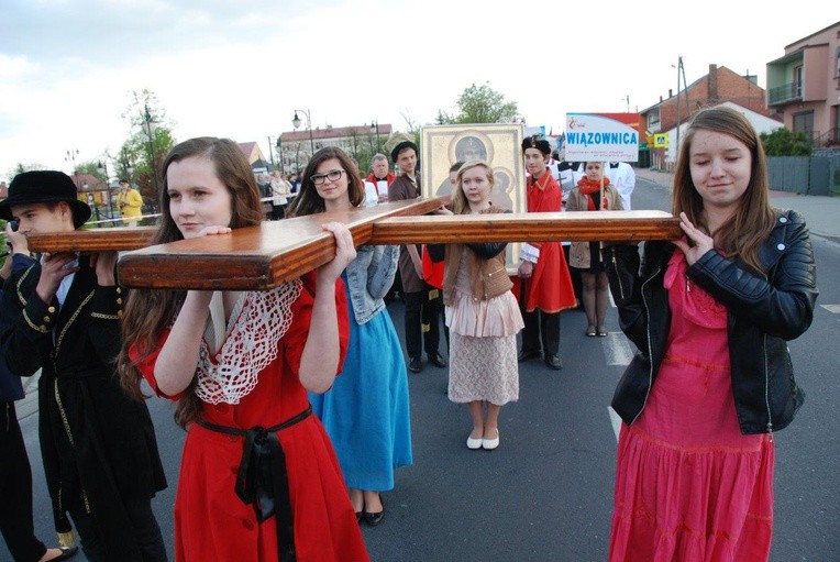 Procesja z symbolami w Osieku