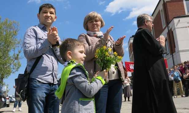 Piesi pielgrzymi w centrum Jana Pawła II