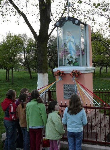 Maków. Kapliczka wzniesiona przez rodzinę Kusiów i Wojciechowskich