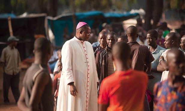 Abp Dieudonné Nzapalainga jest arcybiskupem stolicy RŚA Bangi. Jest jednym z uczestników Ogólnonarodowego Forum Pojednania, które ma doprowadzić do zakończenia  krwawej wojny w RŚA