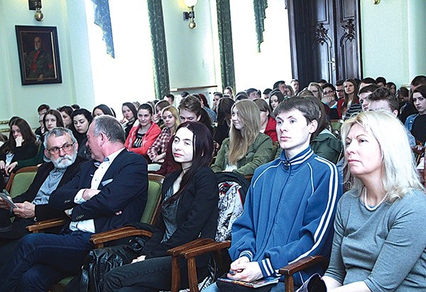 O tym, że ludobójcy są wśród nas, próbowała przekonać słuchaczy dr Alicja Bartuś z Oświęcimia (z prawej)