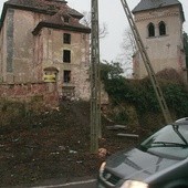 Ewa Halbryt chce to miejsce zwrócić dolnośląskiej kulturze i wszystkim tym, którzy – tak, jak ona – umieją z czułością gładzić mury starego zamku 