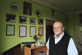  Ojciec Józef Pielorz w rodzinnym domu w Imielinie, gdzie teraz mieszka z siostrzenicą i jej rodziną 
