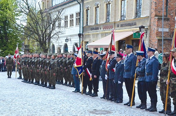 Sandomierskie obchody majowego święta na rynku  Starego Miasta 