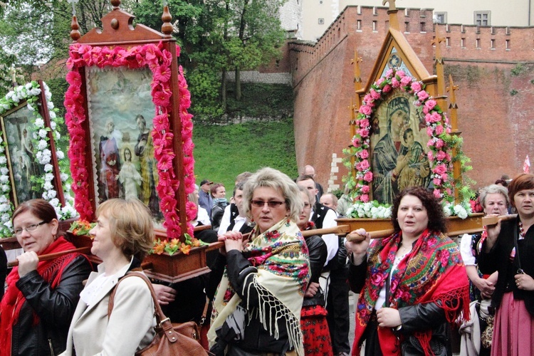 Procesja ku czci św. Stanisława z Wawelu na Skałkę - cz. 1