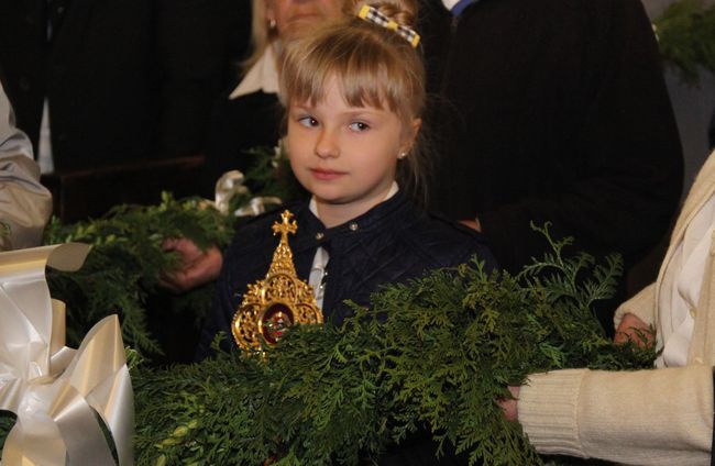 Wprowadzenie relikwii bł. Matki Teresy do kościoła WNMP w Złocieńcu