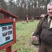  – Czyż ten rysunek minerałów  pod mikroskopem elektronowym  nie zachwyca bardziej  niż dzieła Picassa?  – Jacek Todys w parku  petrograficznym namawia, by przyjrzeć się zdjęciom prezentującym skały  