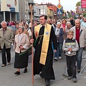 Na radomskich ulicach pielgrzymom przewodził ks. Mirosław Prasek COr