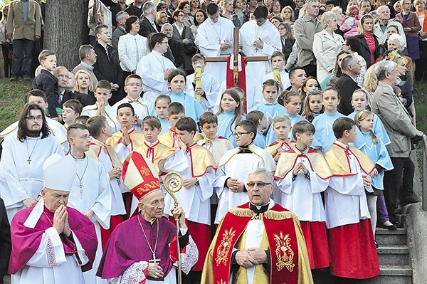 Na kościelnym wzgórzu w Pleśnej 