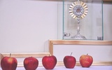 "Jabłkowy" wystrój kościoła Bożego Ciała
