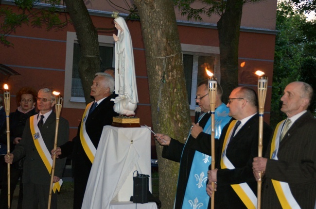 Nabożeństwo majowe w radomskiej parafii pw. MB Bolesnej na osiedlu Obozisko