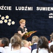 Katarzyna Czujak w SP nr 3 prezentuje najbardziej wzruszające wspomnienia, zanotowane przez "Papieskich detektywów"