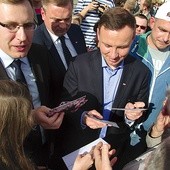  Andrzej Duda z wizytą w Sochaczewie. Po lewej poseł Maciej Małecki