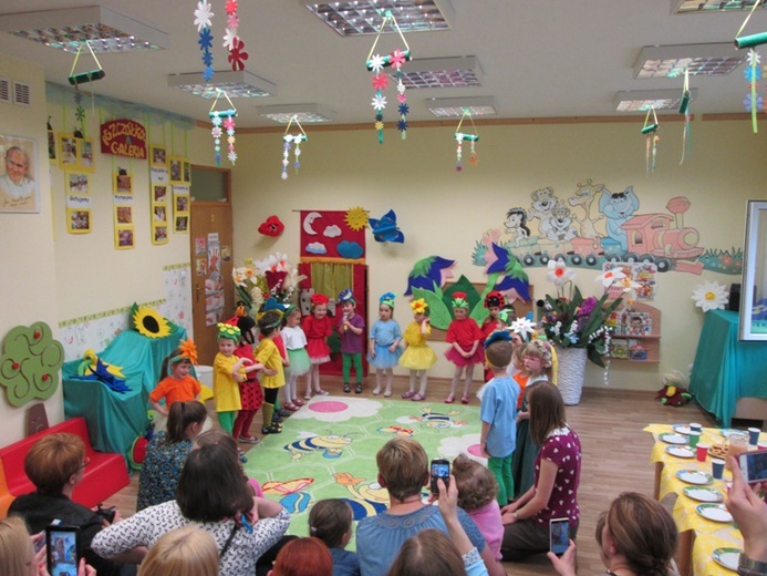 Dzień Matki w diecezjalnym przedszkolu w Sochaczewie