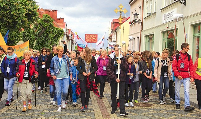 Po drodze do idących dołączali kolejni