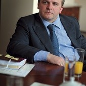 Paweł Kowal  przewodniczący Rady Krajowej Polski Razem, były europoseł i wiceminister MSZ, zajmujący się głównie polityką wschodnią. Obecnie pracuje w Muzeum Powstania Warszawskiego, przygotowuje habilitację w Instytucie Nauk Politycznych PAN.