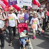  Marsz jest radosną manifestacją przywiązania do tradycyjnej rodziny i miłości