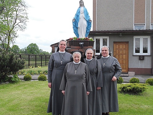  W Piątku siostry orionistki prowadzą katechezę i robią, co w ich mocy, by przyciągnąć młodzież i dorosłych do Boga i Kościoła