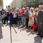 Tablica upamiętniająca ks. Twardowskiego