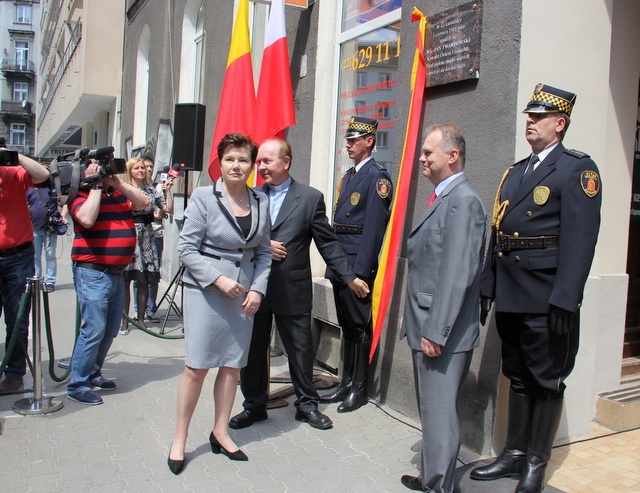 Tablica upamiętniająca ks. Twardowskiego