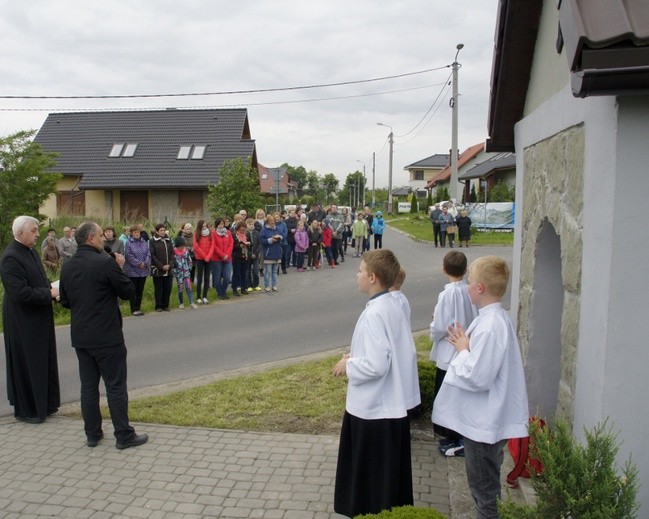 "Majowe kapliczki" - Czernica