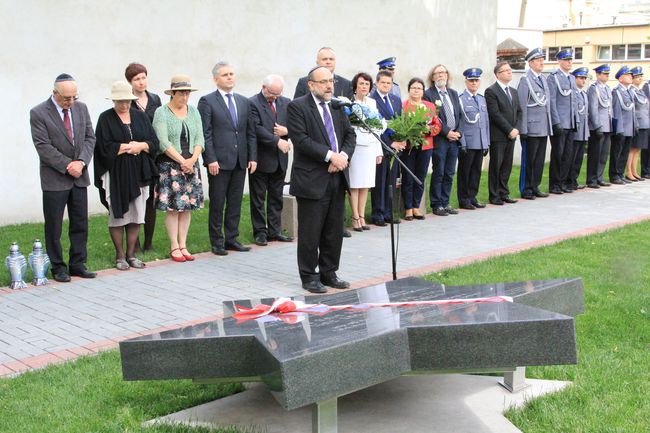 Odsłonięcie pomnika żydowskiego w Pile