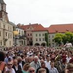 Boże Ciało w Krakowie - procesja z Wawelu na Rynek Główny - cz. 1