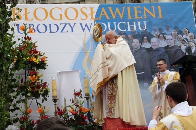 Boże Ciało w Krakowie - procesja z Wawelu na Rynek Główny - cz. 1