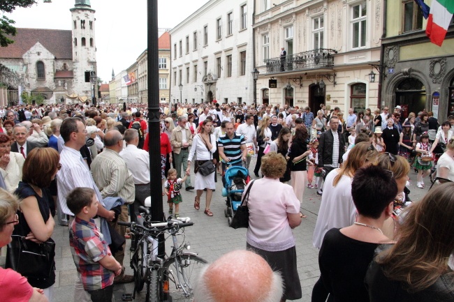 Boże Ciało w Krakowie - procesja z Wawelu na Rynek Główny - cz. 1