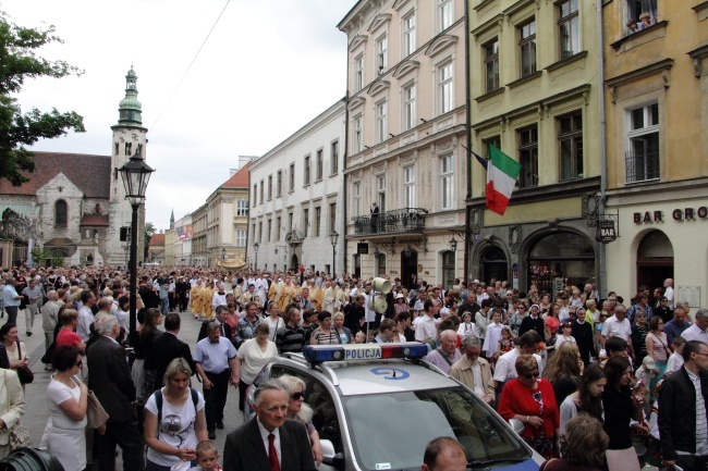 Boże Ciało w Krakowie - procesja z Wawelu na Rynek Główny - cz. 1