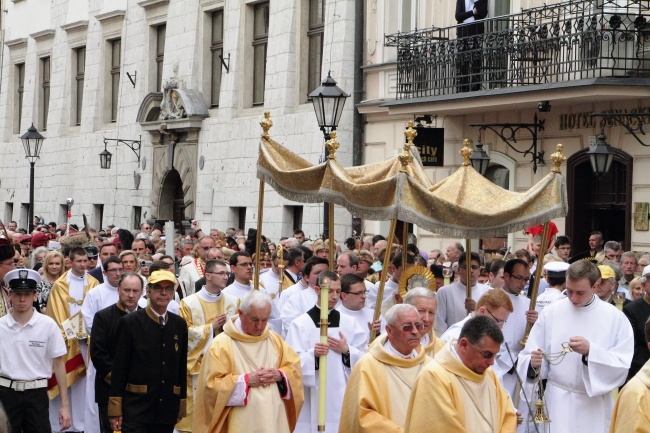 Boże Ciało w Krakowie - procesja z Wawelu na Rynek Główny - cz. 1