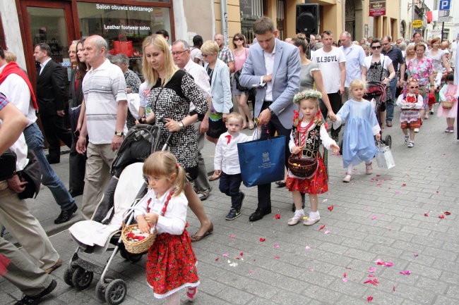 Boże Ciało w Krakowie - procesja z Wawelu na Rynek Główny - cz. 1