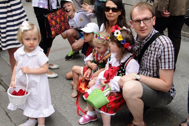 Boże Ciało w Krakowie - procesja z Wawelu na Rynek Główny - cz. 2