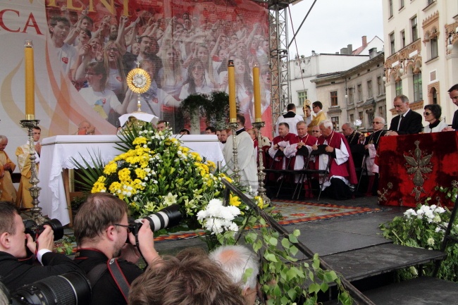 Boże Ciało w Krakowie - procesja z Wawelu na Rynek Główny - cz. 2