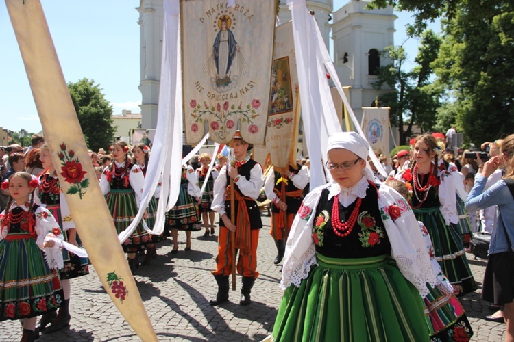 Procesja Bożego Ciała w Łowiczu, cz. I