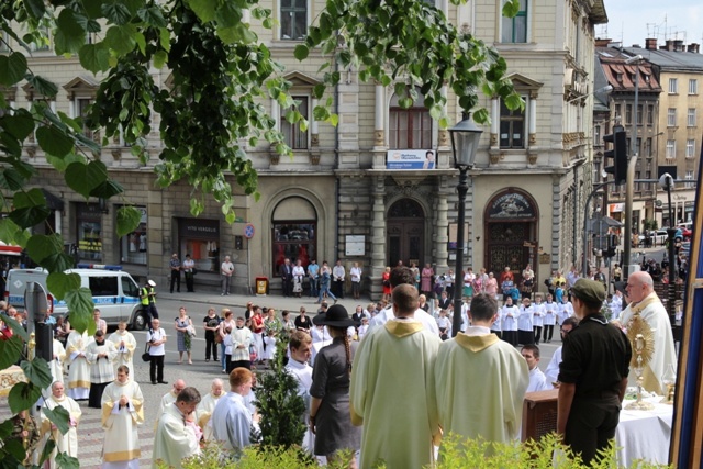 Procesja Bożego Ciała ulicami Bielska-Białej