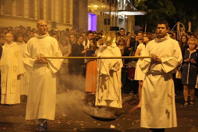 Po zmroku za Światłością Życia