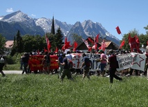 Antyglobaliści protestują przeciw G-7