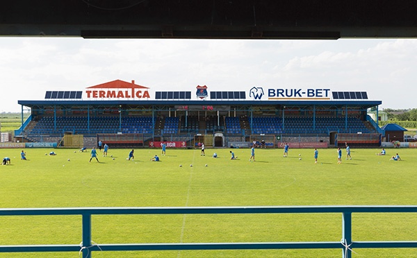 Trening na stadionie Termaliki Bruk-Bet Nieciecza. Zawodnicy przygotowują się do ostatniego meczu z Zagłębiem Lubin